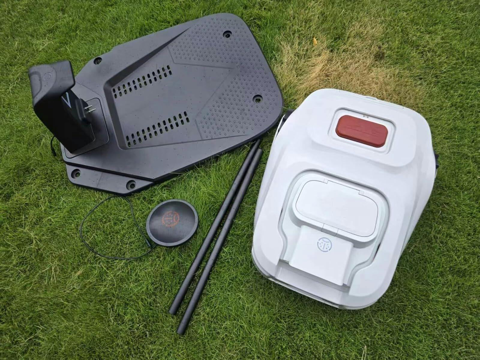 Smart-Rasenmaher_vermeidet_Blumenbeete_und_Setzlinge